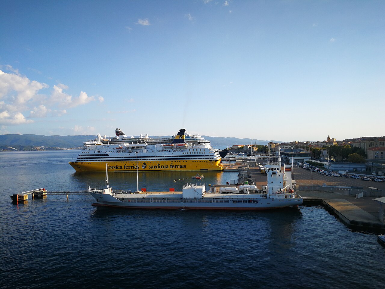 De haven van Ajaccio